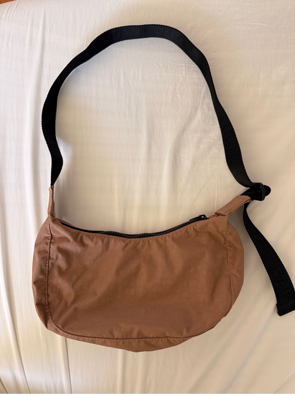 Baggu Crescent Bag in Cocoa (Small)